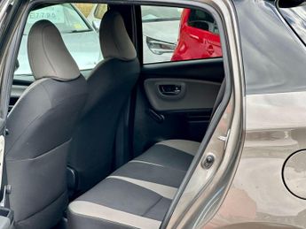 Toyota Yaris 1.5 VVT-h Design E-CVT Euro 6 5dr
