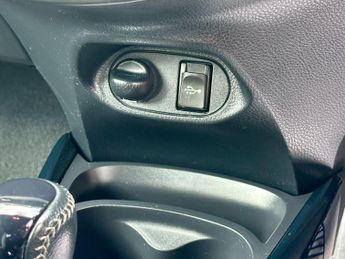 Toyota Yaris 1.5 VVT-h Design E-CVT Euro 6 5dr