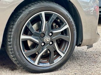 Toyota Yaris 1.5 VVT-h Design E-CVT Euro 6 5dr
