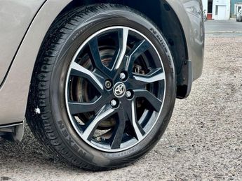 Toyota Yaris 1.5 VVT-h Design E-CVT Euro 6 5dr