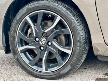 Toyota Yaris 1.5 VVT-h Design E-CVT Euro 6 5dr