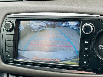 Toyota Yaris 1.5 VVT-h Design E-CVT Euro 6 5dr