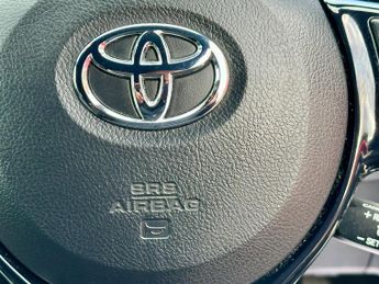 Toyota Yaris 1.5 VVT-h Design E-CVT Euro 6 5dr