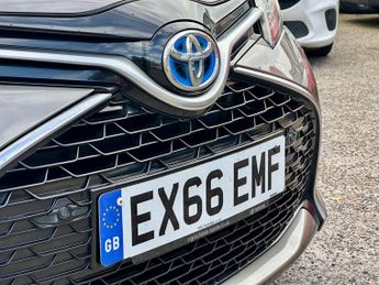 Toyota Yaris 1.5 VVT-h Design E-CVT Euro 6 5dr