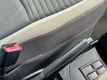 Toyota Yaris 1.5 VVT-h Design E-CVT Euro 6 5dr