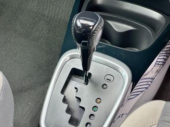 Toyota Yaris 1.5 VVT-h Design E-CVT Euro 6 5dr