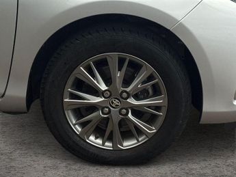 Toyota Yaris 1.5 VVT-h Icon Hatchback 5dr Petrol Hybrid E-CVT Euro 6 (s/s) (1