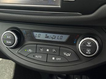 Toyota Yaris 1.5 VVT-h Icon Hatchback 5dr Petrol Hybrid E-CVT Euro 6 (s/s) (1