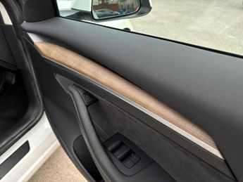 Tesla Model 3 (Dual Motor) Long Range Auto 4WDE 4dr