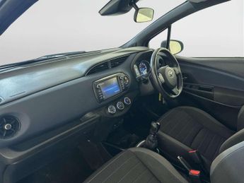 Toyota Yaris 1.5 VVT-i Grey Bi-Tone Hatchback 5dr Petrol Manual Euro 6 (111 p