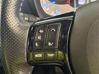 Toyota Yaris 1.5 VVT-i Grey Bi-Tone Hatchback 5dr Petrol Manual Euro 6 (111 p