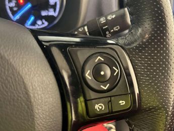 Toyota Yaris 1.5 VVT-i Grey Bi-Tone Hatchback 5dr Petrol Manual Euro 6 (111 p