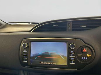 Toyota Yaris 1.5 VVT-i Grey Bi-Tone Hatchback 5dr Petrol Manual Euro 6 (111 p