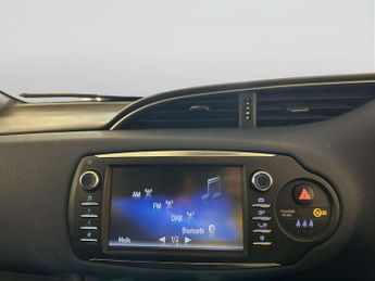 Toyota Yaris 1.5 VVT-i Grey Bi-Tone Hatchback 5dr Petrol Manual Euro 6 (111 p