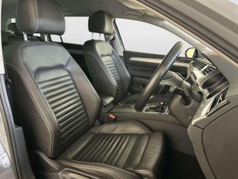 Volkswagen Passat 1.4 TSI 13kWh GTE Estate 5dr Petrol Plug-in Hybrid DSG Euro 6 (s