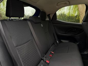 Toyota Yaris 1.5 VVT-h Design E-CVT Euro 6 (s/s) 5dr