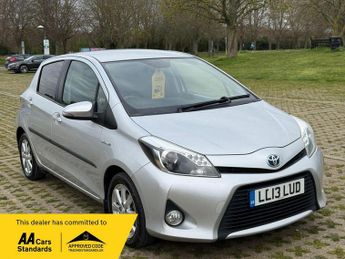 Toyota Yaris 1.5 VVT-h T4 Hatchback 5dr Petrol Hybrid CVT Euro 5 (101 ps)