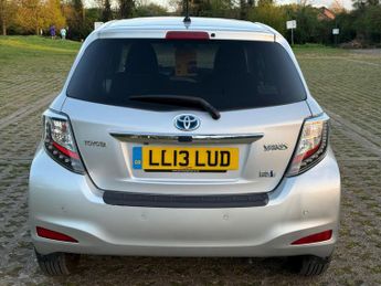 Toyota Yaris 1.5 VVT-h T4 Hatchback 5dr Petrol Hybrid CVT Euro 5 (101 ps)