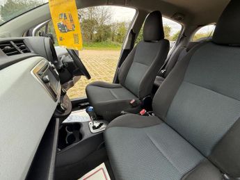 Toyota Yaris 1.5 VVT-h T4 Hatchback 5dr Petrol Hybrid CVT Euro 5 (101 ps)