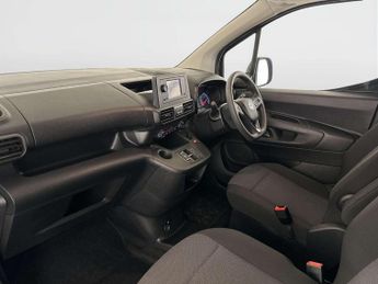 Vauxhall Combo Electric 2300 50kWh Dynamic Panel Van 5dr Electric Auto L1 H1 (136 ps)