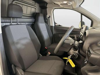 Vauxhall Combo Electric 2300 50kWh Dynamic Panel Van 5dr Electric Auto L1 H1 (136 ps)