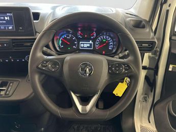 Vauxhall Combo Electric 2300 50kWh Dynamic Panel Van 5dr Electric Auto L1 H1 (136 ps)