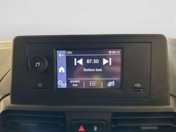 Vauxhall Combo Electric 2300 50kWh Dynamic Panel Van 5dr Electric Auto L1 H1 (136 ps)