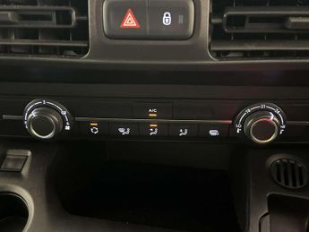 Vauxhall Combo Electric 2300 50kWh Dynamic Panel Van 5dr Electric Auto L1 H1 (136 ps)