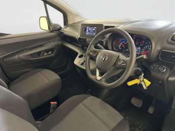 Vauxhall Combo Electric 2300 50kWh Dynamic Panel Van 5dr Electric Auto L1 H1 (136 ps)