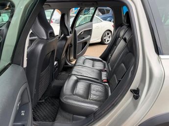 Volvo XC70 2.4 D5 SE Lux Estate 5dr Diesel Geartronic AWD Euro 5 (215 ps)
