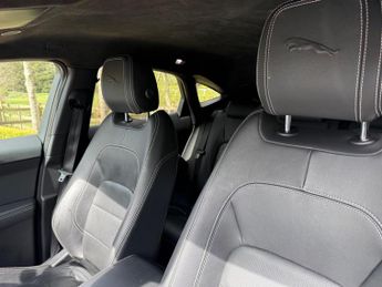 Jaguar E-PACE 2.0 D204 MHEV R-Dynamic SE Auto AWD Euro 6 (s/s) 5dr