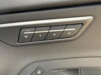 Jaguar E-PACE 2.0 D204 MHEV R-Dynamic SE Auto AWD Euro 6 (s/s) 5dr