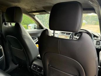 Jaguar E-PACE 2.0 D204 MHEV R-Dynamic SE Auto AWD Euro 6 (s/s) 5dr