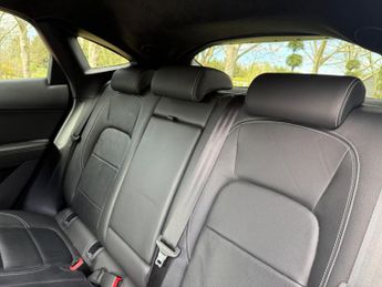 Jaguar E-PACE 2.0 D204 MHEV R-Dynamic SE Auto AWD Euro 6 (s/s) 5dr