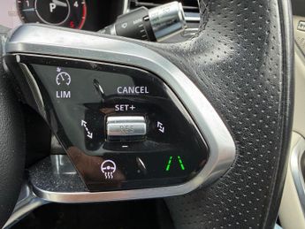 Jaguar F-PACE 2.0 D200 MHEV R-Dynamic HSE Auto AWD Euro 6 (s/s) 5dr