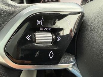 Jaguar F-PACE 2.0 D200 MHEV R-Dynamic HSE Auto AWD Euro 6 (s/s) 5dr