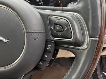 Jaguar XJ 3.0d V6 Autobiography Auto Euro 6 (s/s) 4dr (LWB)