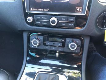Volkswagen Touareg 3.0 TDI V6 BlueMotion Tech R-Line Tiptronic 4WD Euro 6 (s/s) 5dr