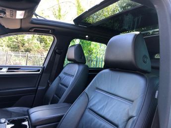 Volkswagen Touareg 3.0 TDI V6 BlueMotion Tech R-Line Tiptronic 4WD Euro 6 (s/s) 5dr