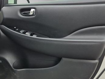 Nissan Leaf 24kWh Tekna Hatchback 5dr Electric Auto (109 bhp)