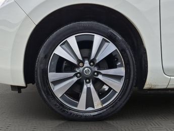 Nissan Leaf 24kWh Tekna Hatchback 5dr Electric Auto (109 bhp)