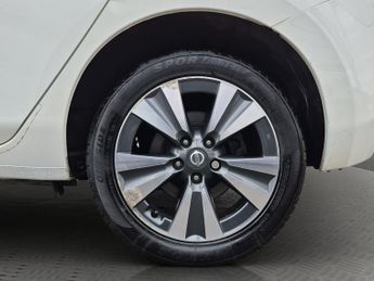 Nissan Leaf 24kWh Tekna Hatchback 5dr Electric Auto (109 bhp)