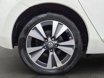 Nissan Leaf 24kWh Tekna Hatchback 5dr Electric Auto (109 bhp)