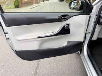 Toyota iQ 1.0 VVT-i Euro 5 3dr