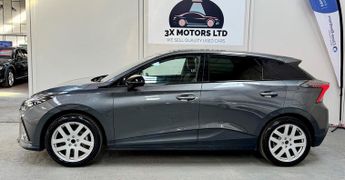 MG MG4 64kWh Trophy Long Range Auto 5dr