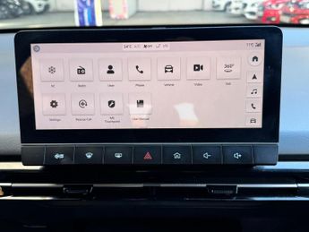 MG MG4 64kWh Trophy Long Range Auto 5dr