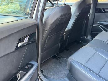 MG MG4 64kWh Trophy Long Range Auto 5dr