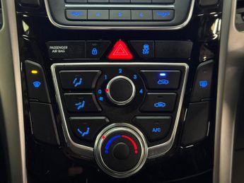 Hyundai i30 1.6 CRDi Active Auto Euro 5 5dr