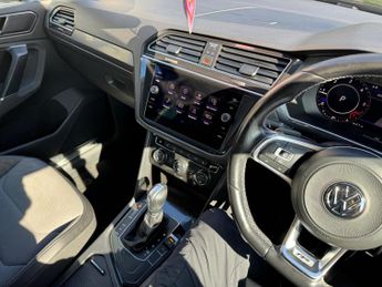 Volkswagen Tiguan 2.0 TDI R-Line DSG Euro 6 (s/s) 5dr