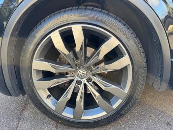 Volkswagen Tiguan 2.0 TDI R-Line DSG Euro 6 (s/s) 5dr